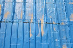 彩鋼瓦翻新哪些癥狀預(yù)示著屋面該翻新維護了？